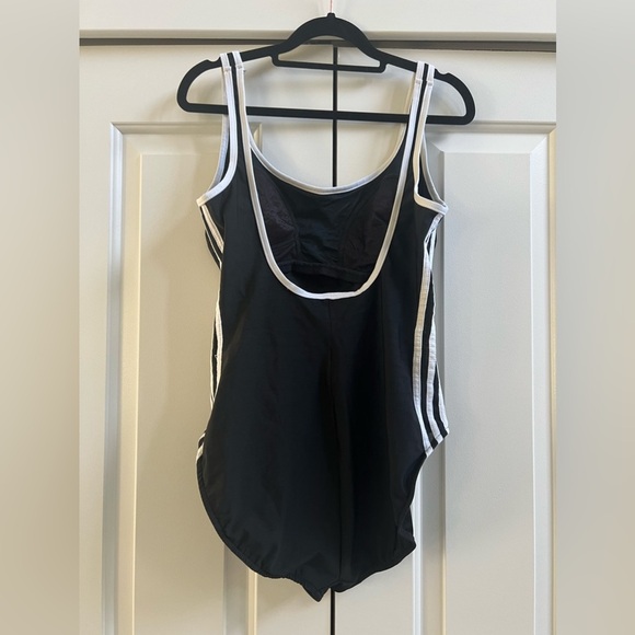Miraclesuit Black & White Stripe One-Piece Swimsuit Size 16 – Shaping Low Back - Picture 2 of 6